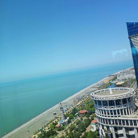 Apartment On Sherif Khimshiashvili Street 15B バトゥーミ エクステリア 写真