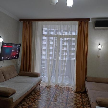 Apartment On Sherif Khimshiashvili Street 15B バトゥーミ エクステリア 写真