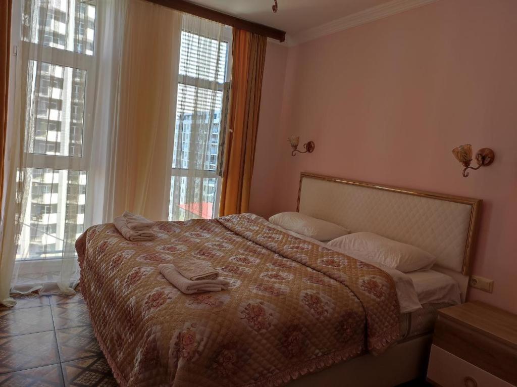 Apartment On Sherif Khimshiashvili Street 15B バトゥーミ エクステリア 写真