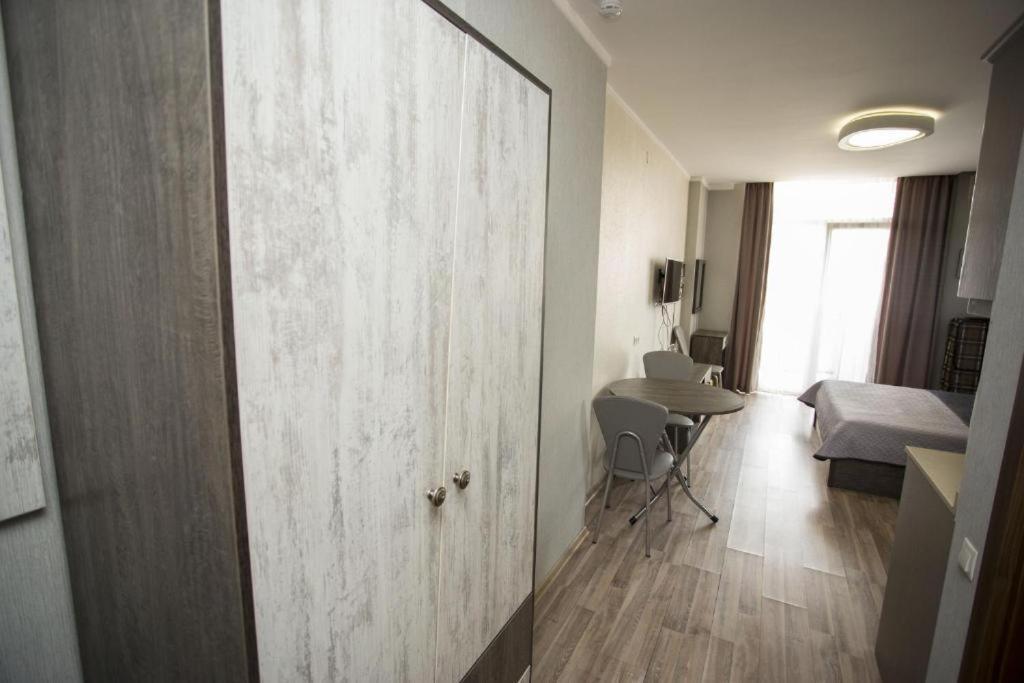 Apartment On Sherif Khimshiashvili Street 15B バトゥーミ エクステリア 写真