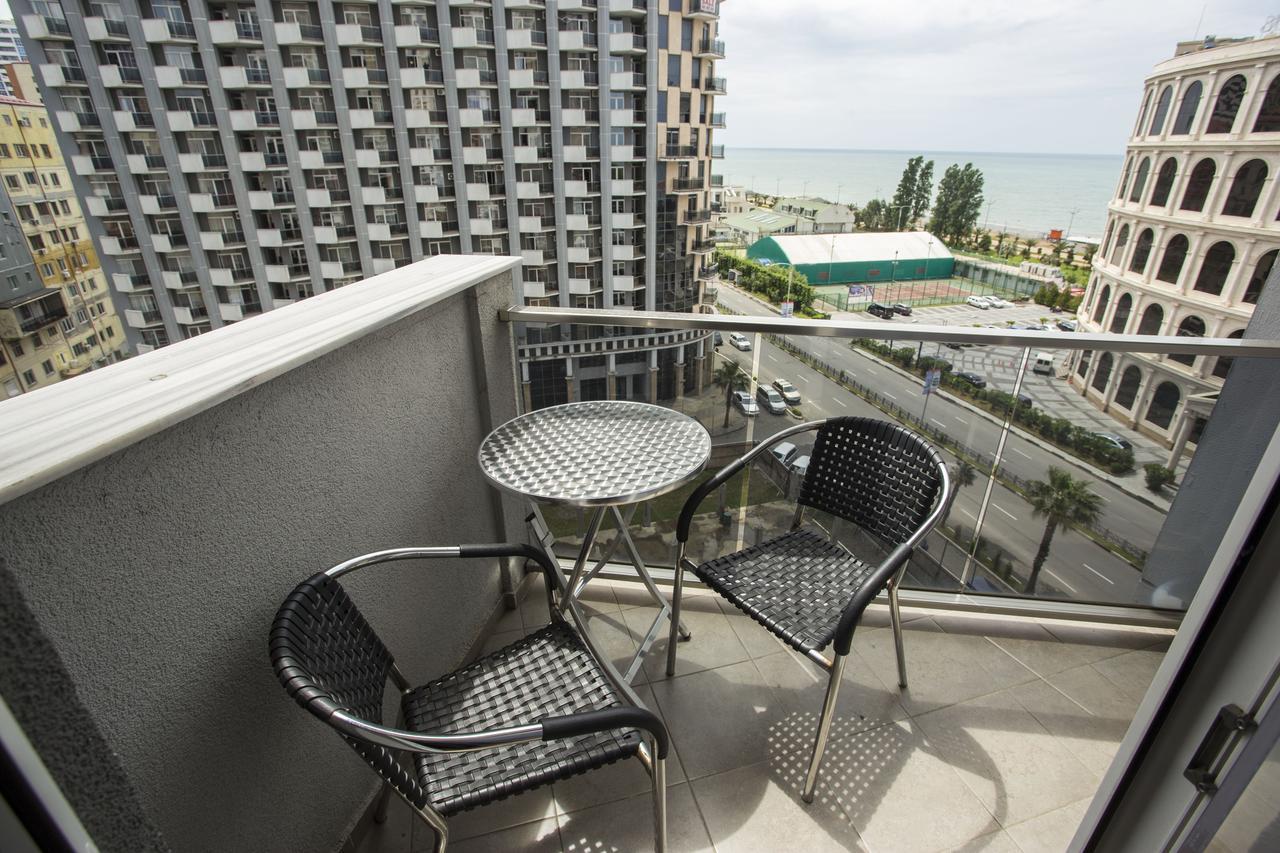 Apartment On Sherif Khimshiashvili Street 15B バトゥーミ エクステリア 写真