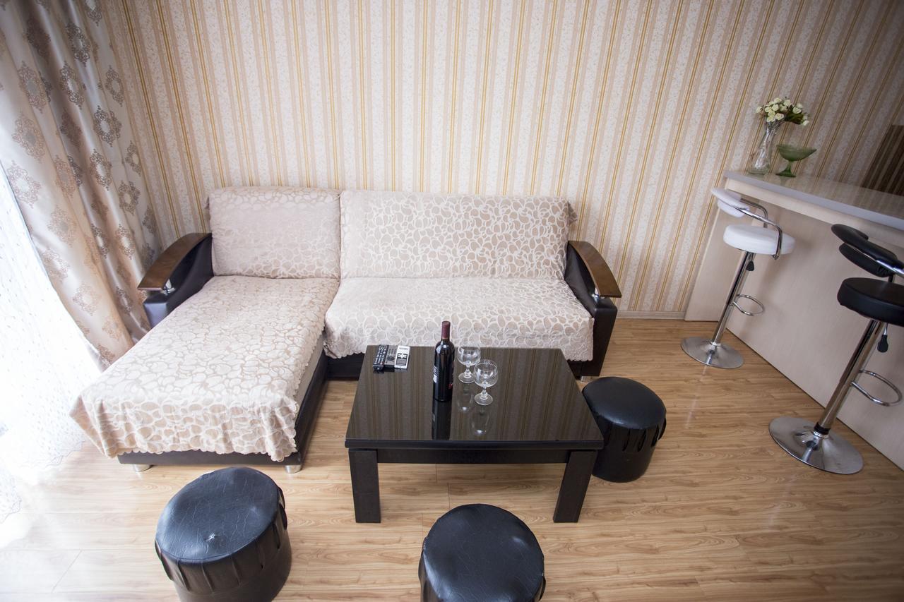 Apartment On Sherif Khimshiashvili Street 15B バトゥーミ エクステリア 写真