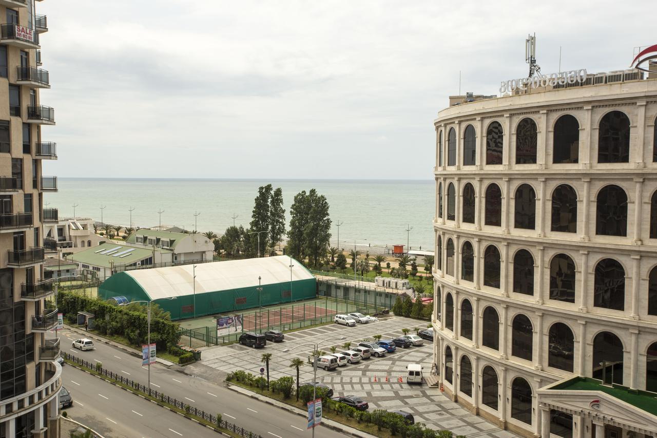 Apartment On Sherif Khimshiashvili Street 15B バトゥーミ エクステリア 写真