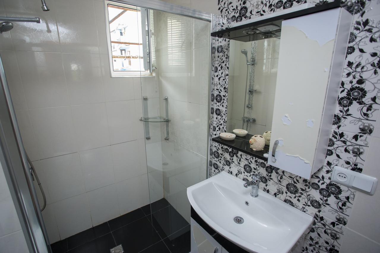 Apartment On Sherif Khimshiashvili Street 15B バトゥーミ エクステリア 写真