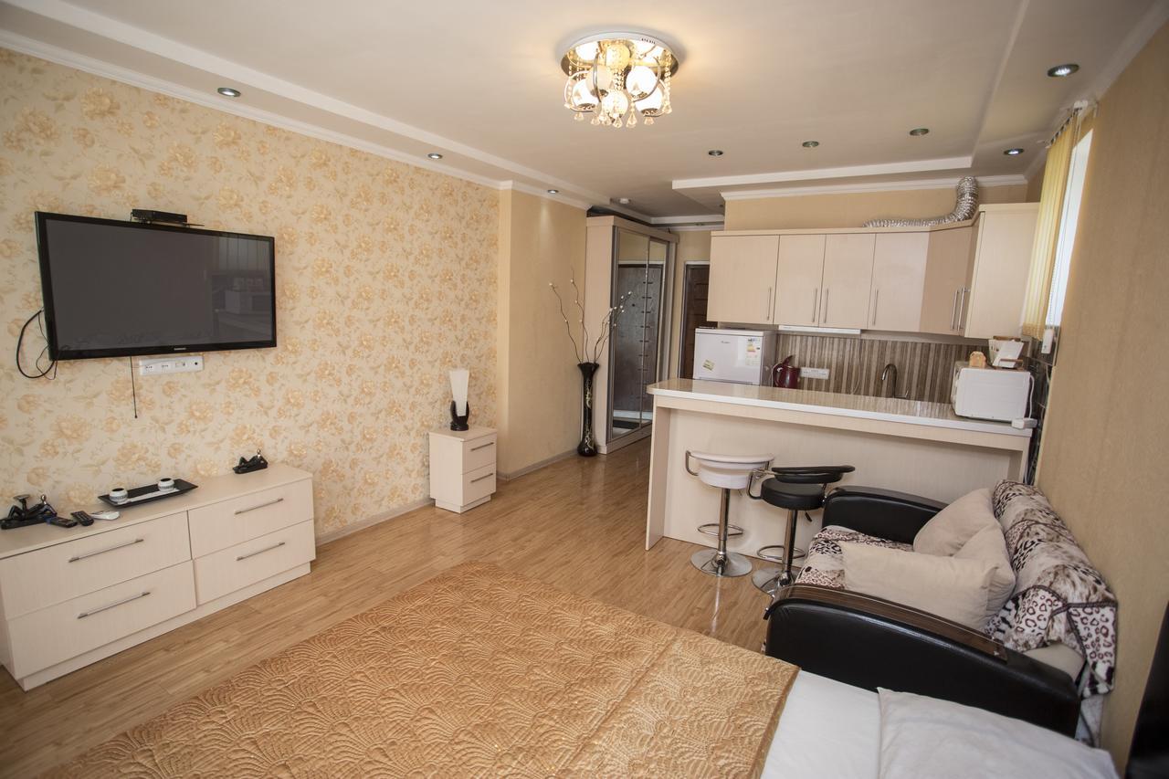 Apartment On Sherif Khimshiashvili Street 15B バトゥーミ エクステリア 写真